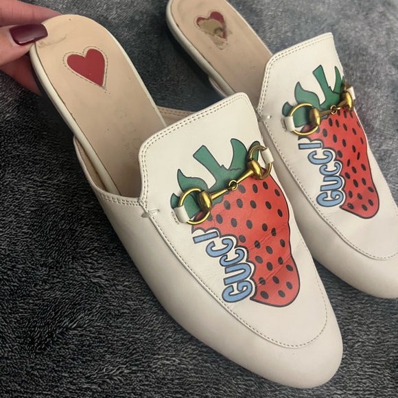 Gucci Cream Strawberry Graphic Loafers - Picture 2 of 4